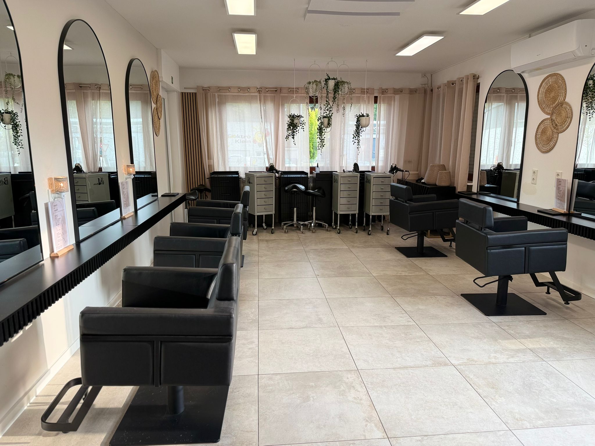 Salon Slider 4